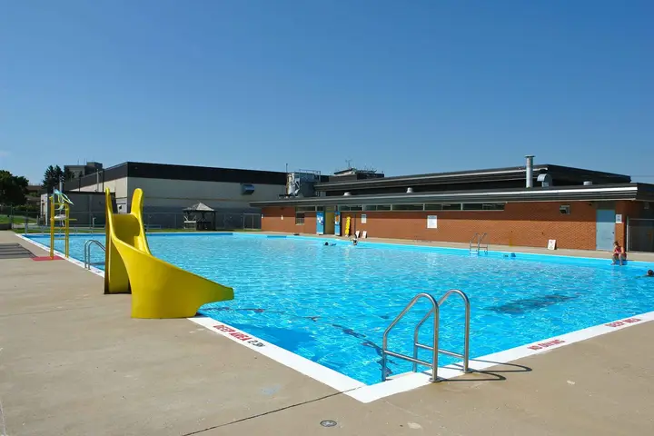 Glen Cairn Pool, London