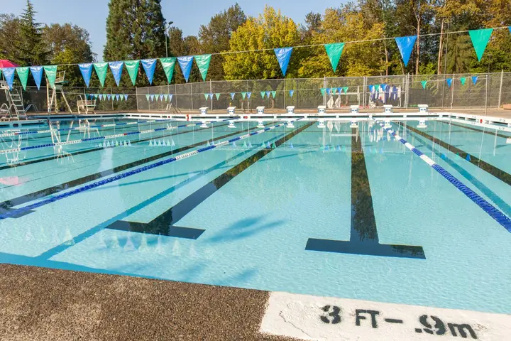 Eagle Ridge Outdoor Pool, Coquitlam
