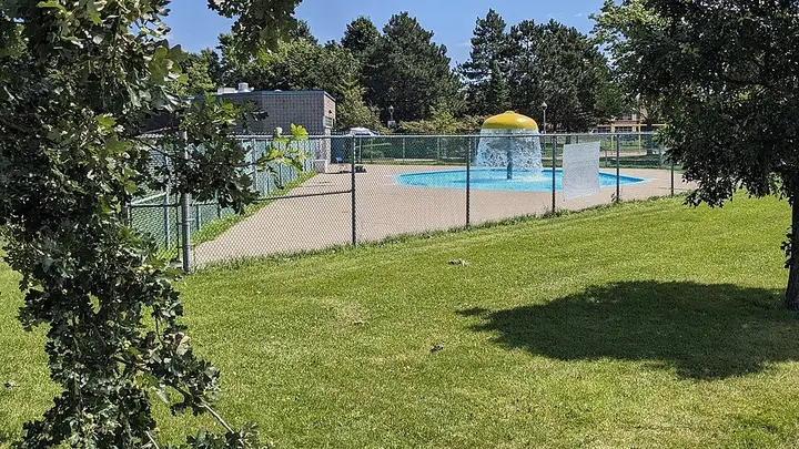 Photo at Parc Alexis-Nihon (pataugeoire)