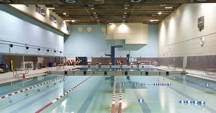 Building exterior at Piscine du Vieux-Montréal