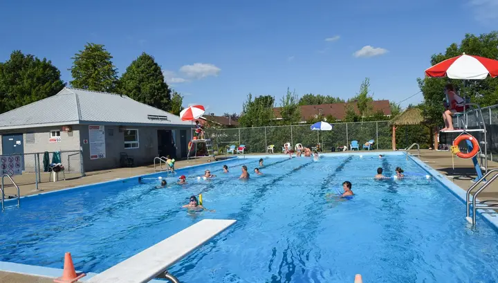 Pool at Parc Réal-Cloutier