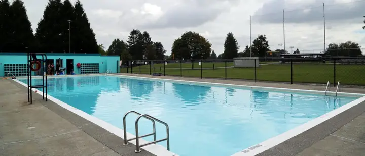 Holly Outdoor Pool, Surrey