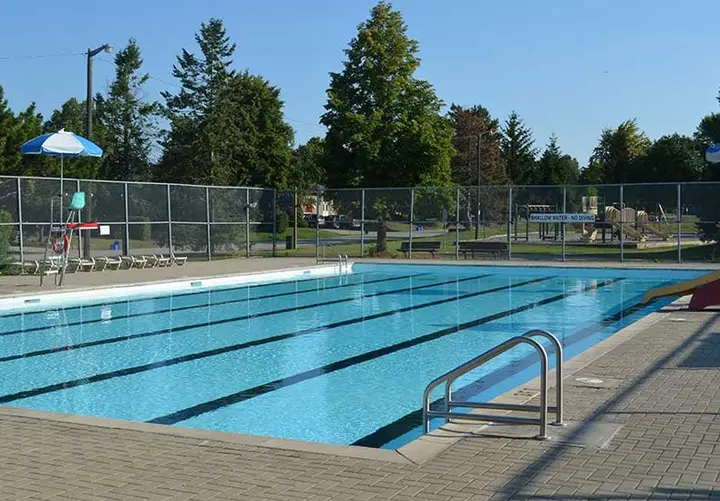 Falgarwood Outdoor Pool, Oakville