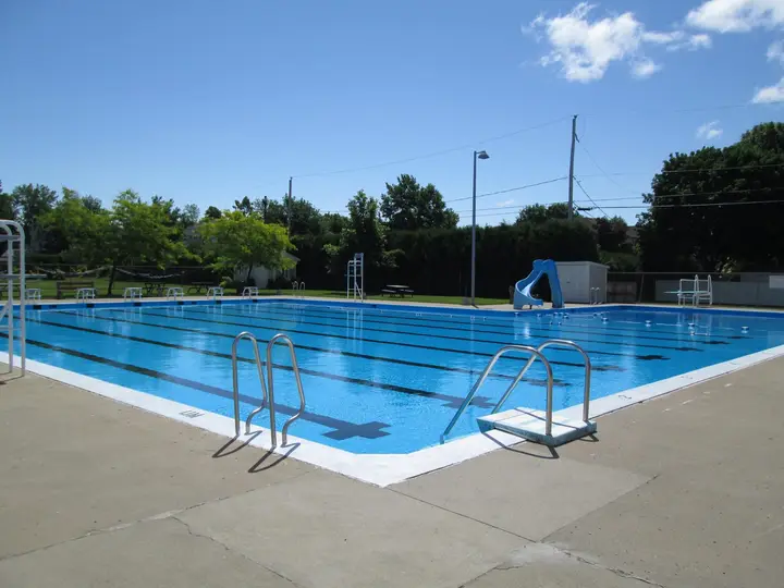 Pool at Piscine municipale de Pincourt