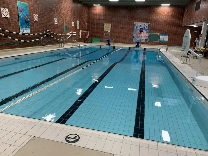 Piscine Poly-Jeunesse, Laval