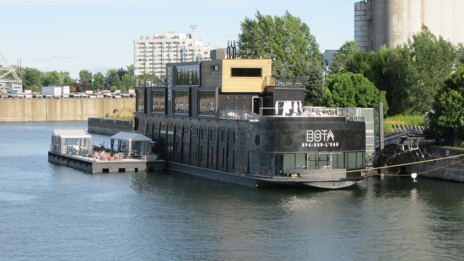 Photo : Bota Bota, spa-sur-l'eau