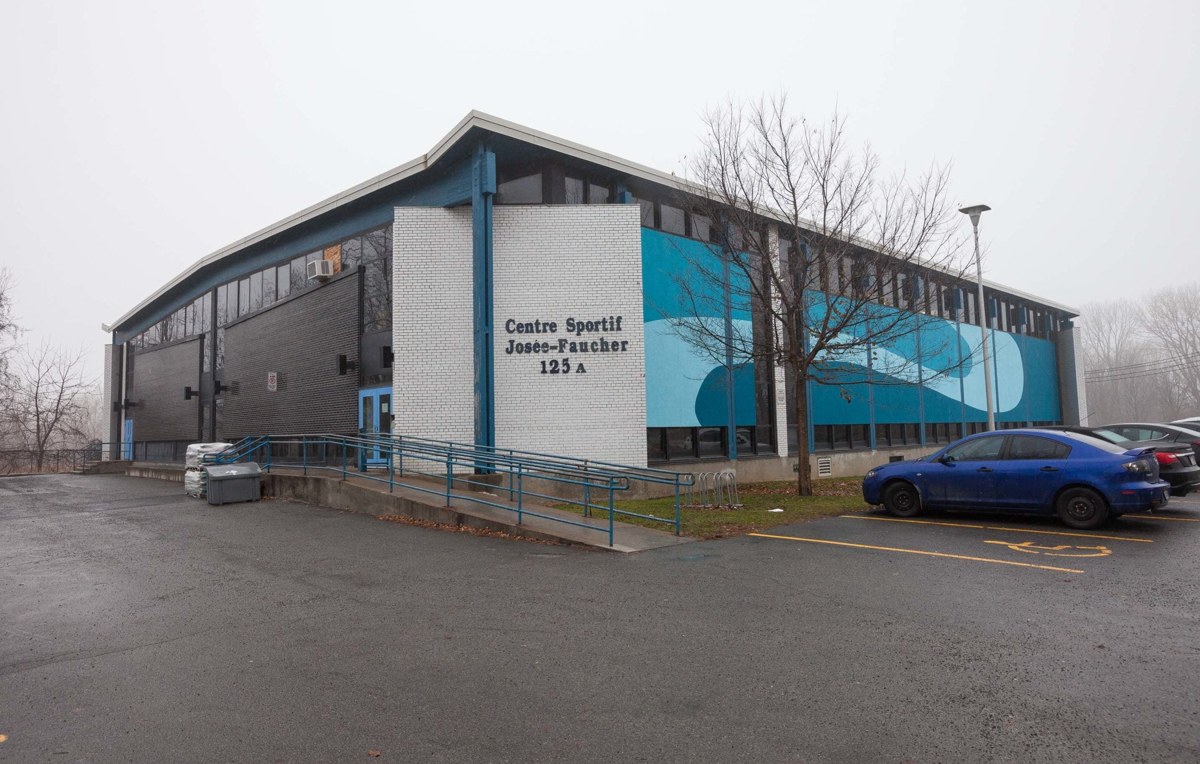 Photo : Piscine du Centre sportif Josée-Faucher
